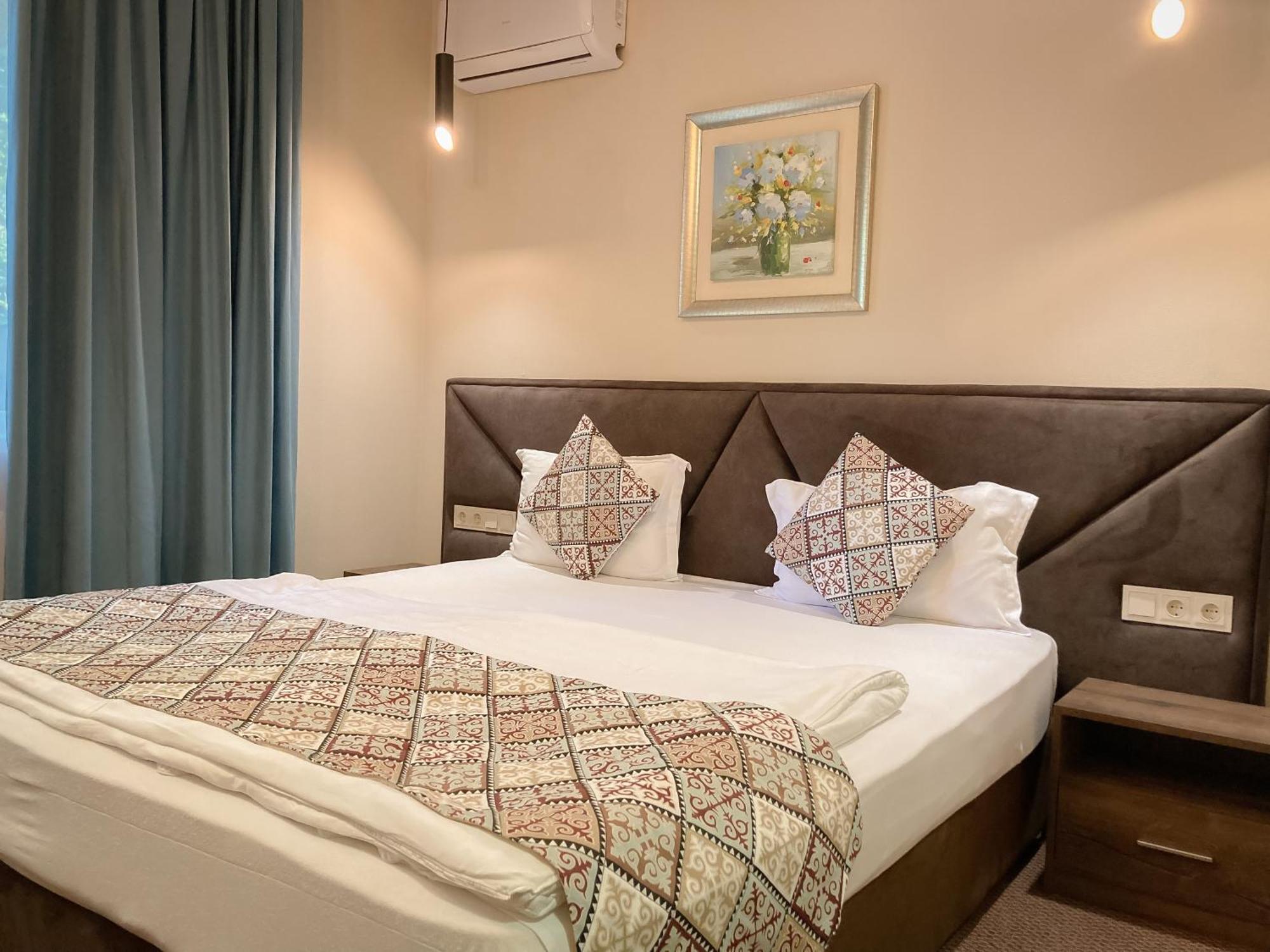 Silk Way Hotel อัลมาตี ภายนอก รูปภาพ