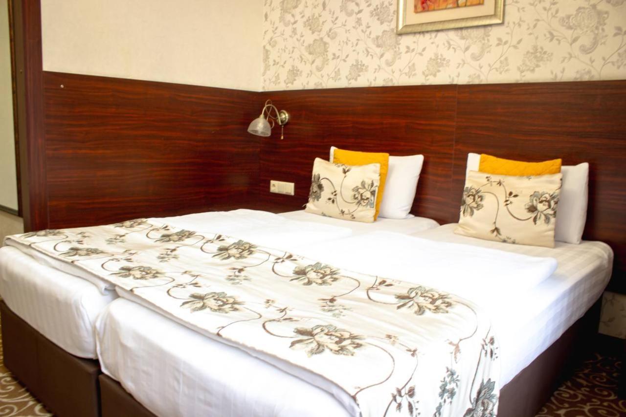 Silk Way Hotel อัลมาตี ภายนอก รูปภาพ